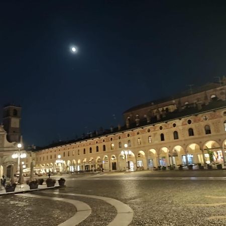 Апартаменты Il Castello Delle Dame - Il Maschio Виджевано Экстерьер фото
